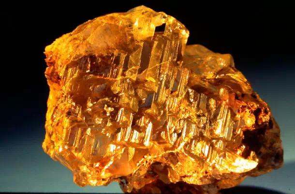 蓝宝石原矿全过程,迪拜顶级奢侈原矿宝石