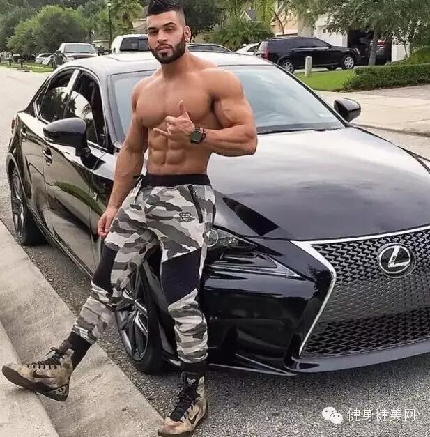 光头络腮胡肌肉男人,肌肉最猛而且非常帅的肌肉男