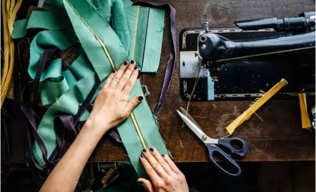 电商打不垮这家服装实体店？！只因这七招！