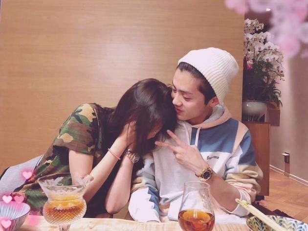 鹿晗爸妈着急抱孙子采访,鹿晗爸妈抱孙子采访