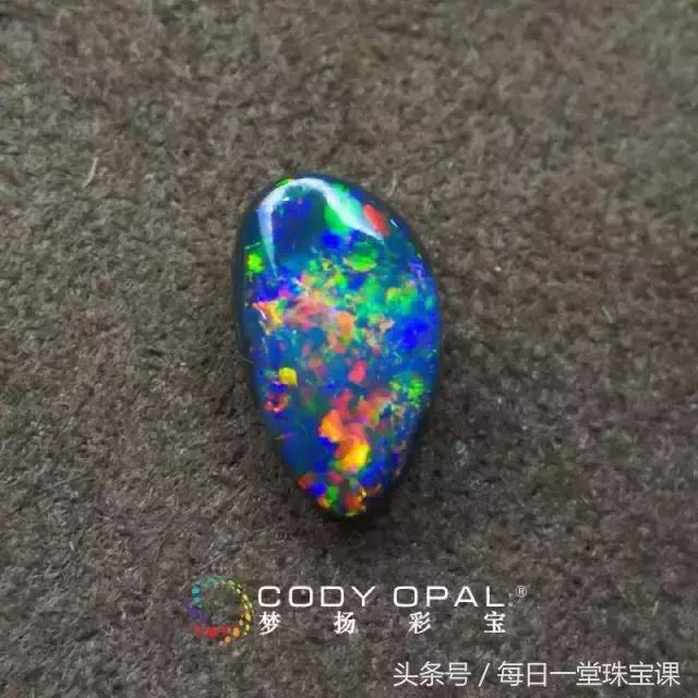 怎样挑选黑欧泊和白欧泊,如何挑选欧泊