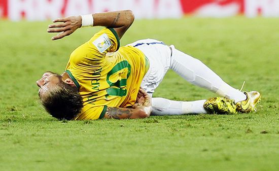 内马尔以一身伤痕换舞者之名,内马尔以爱之名