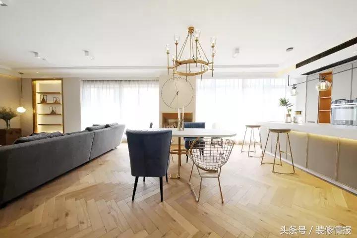 她家竟然有两个衣帽间、两个厨房！