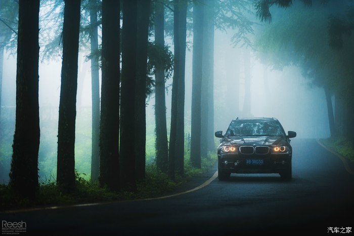 宝马X6,不谈性能如何!自驾遇上大雨还被拍成大片,颜值绝对够!