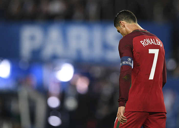 2018世界杯梅西c罗双双止步16强,绝代双骄梅西c罗世纪之战海报