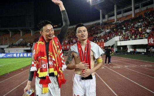 恒大昔日功勋离队后重回巅峰,广州恒大功勋球员退役