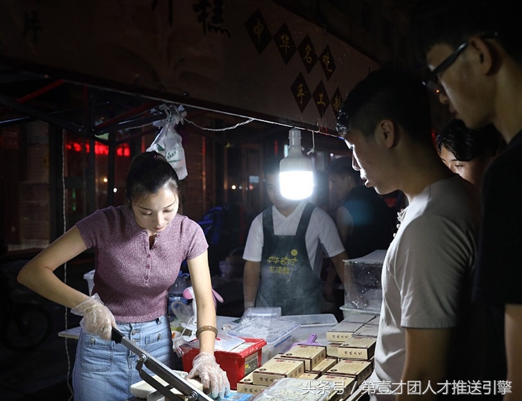 小吃摊挣钱吗,小吃摊赚钱吗