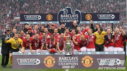 曼联2-1胜曼城夺冠领奖,曼联最近10年冠军