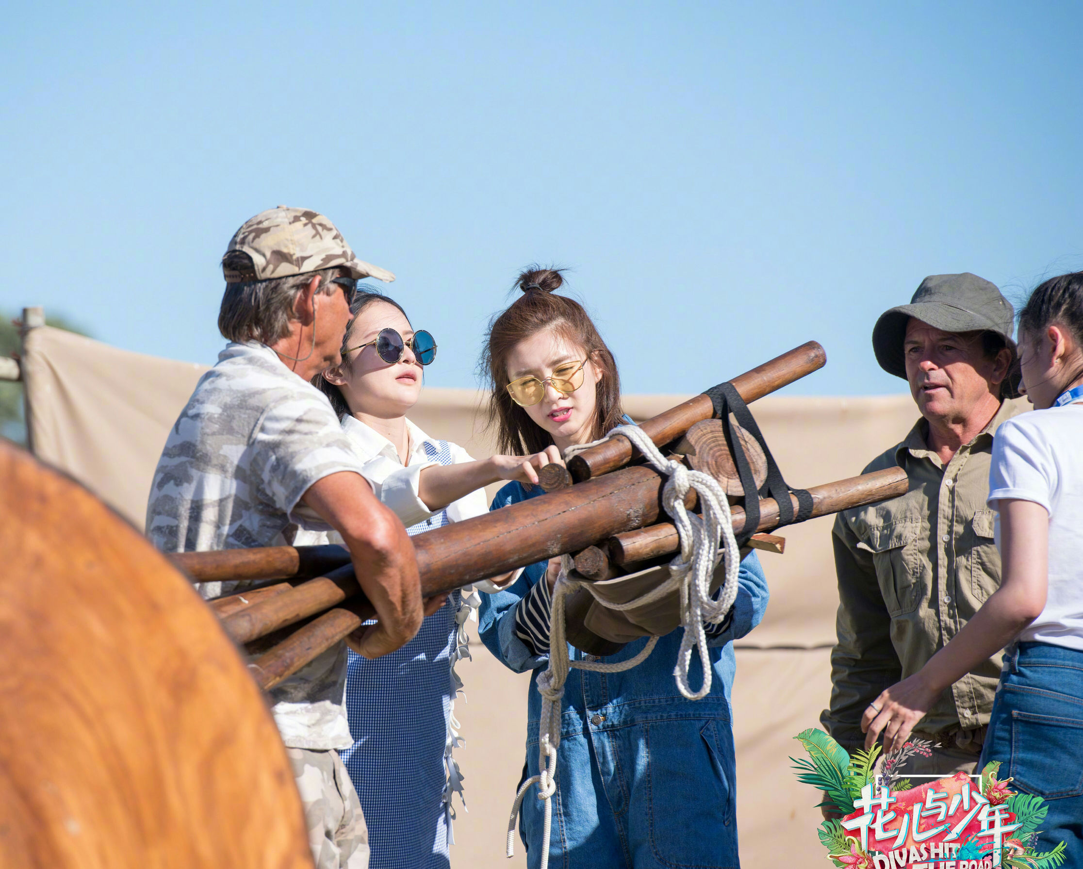 江疏影同款蓝色保温杯,江疏影机场保温杯喝水