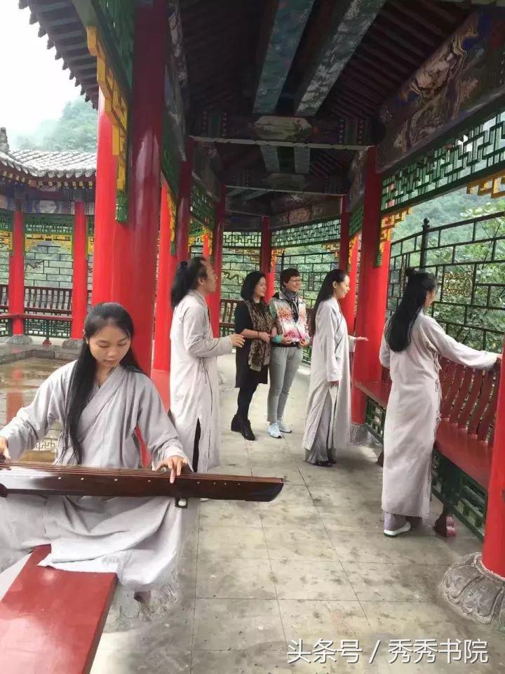 姑娘，你这么优雅，请问师从何处？