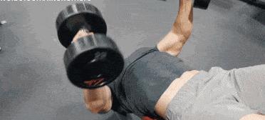 胸肌大小不一样训练方法,胸肌大小不一样用哑铃怎么练