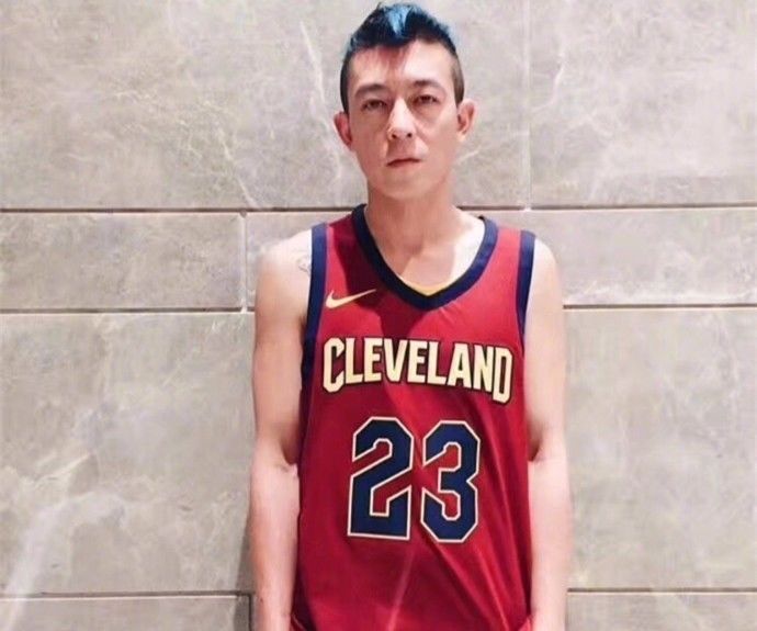 勇士夺冠詹蜜的心路历程,勇士球迷颜值