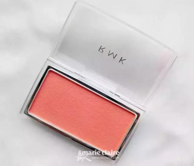 就用30块钱狂收当季爆款彩妆，“带货”女王们的梳妆台超魔性！