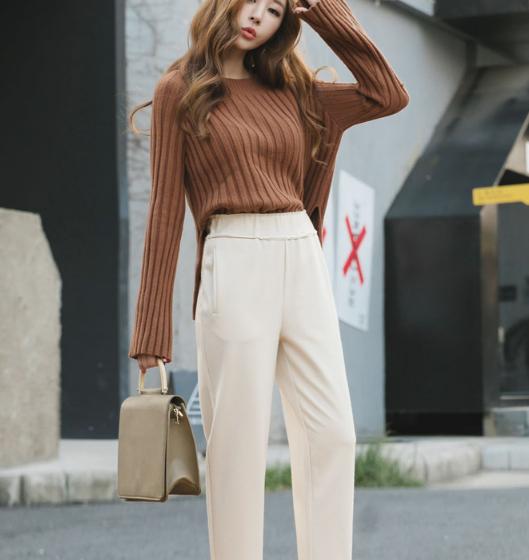 哈伦裤怎么搭配好看呢,白色哈伦裤搭配什么上衣