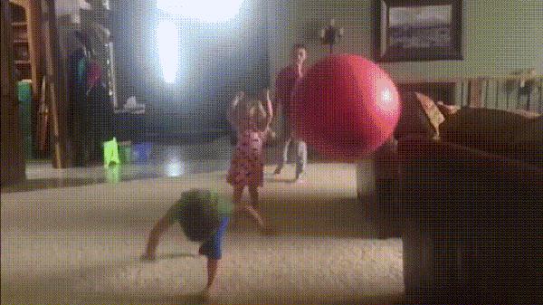 学校组织学生第二天穿父母工作服来上课,小明真太屌丝了