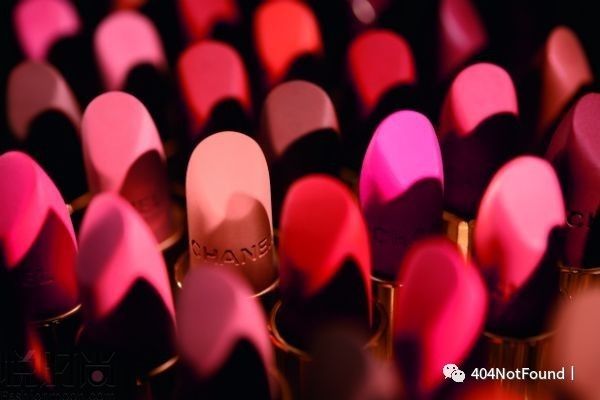 机车与婚纱,机车与跑车比赛