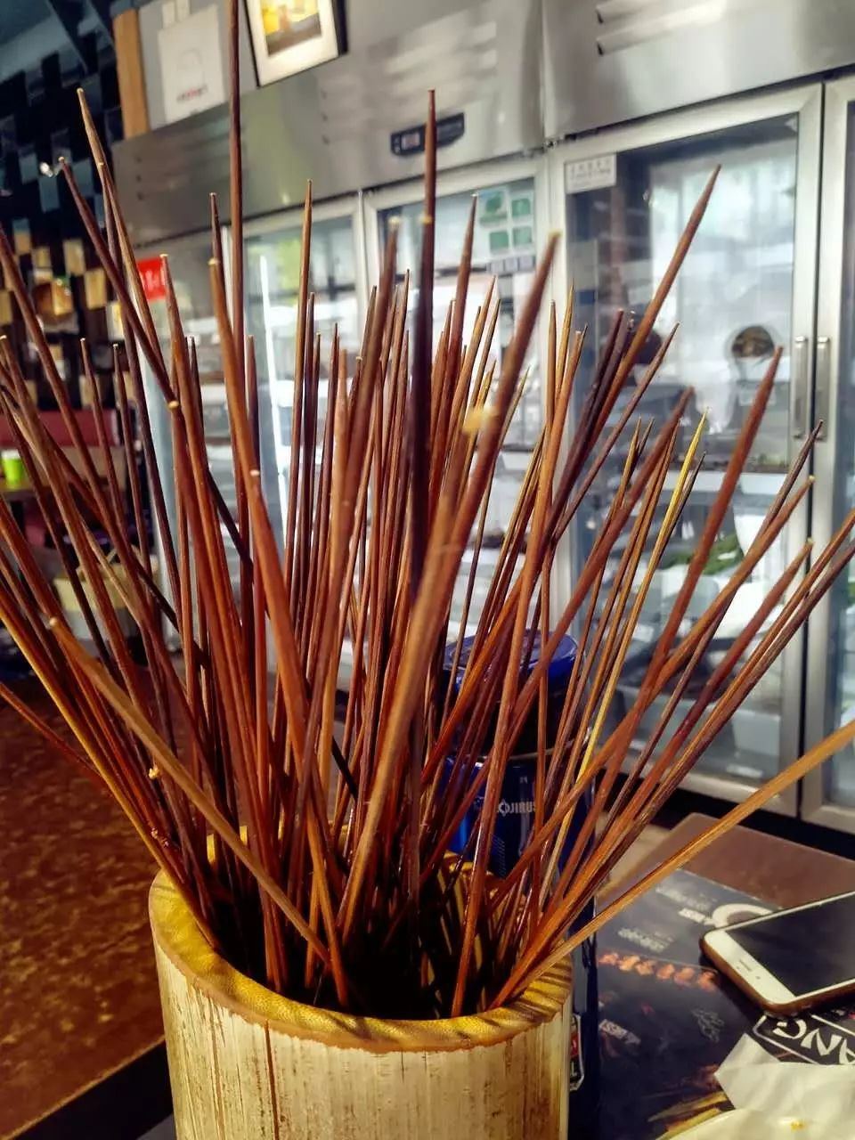 一根串6根签,吃串串是称重划算还是数签签划算