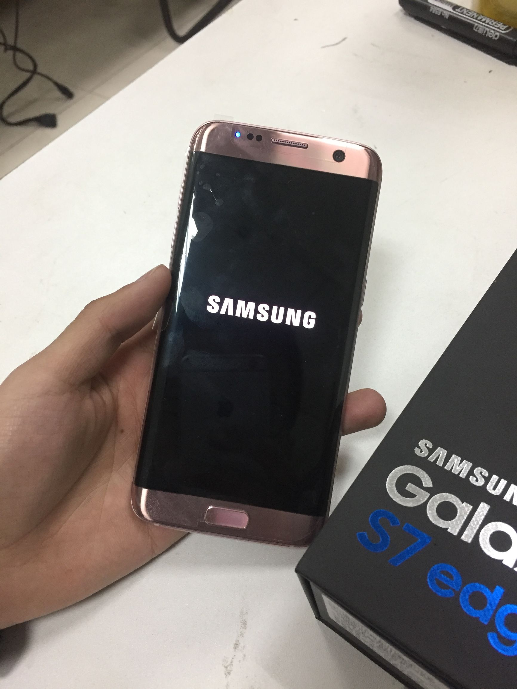 三星s7edge荧光粉,二手三星s7edge值得购买吗