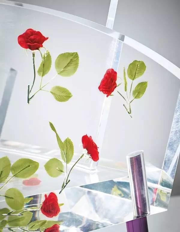 他用塑料做的玫瑰价值百万，各大艺术博物馆争相收藏