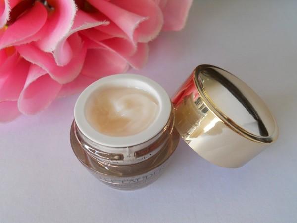 不同肤质怎样选择底妆,不同肤质怎么选晚霜