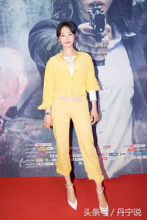 白百何白色衬衫黑色休闲裤活动,白百何人品