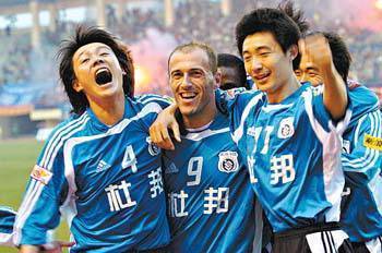 颜强职业足球比赛视频,颜强体育专栏完整视频