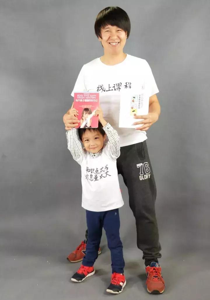 老板支持员工带小孩上班,员工带孩子上班老板帮忙带娃