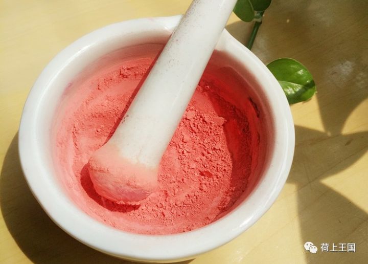 顶级植物油+进口SunChemical植物色粉，用心手作安全滋润口红