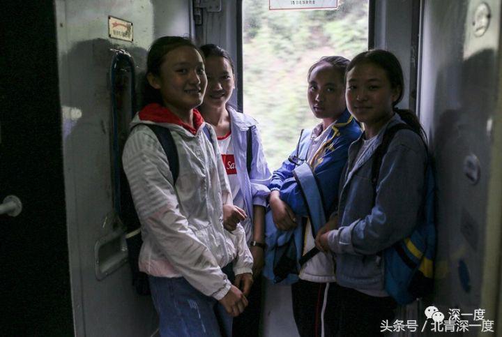 全中国最便宜的火车：票价2元起22年未涨，山羊和鸡群都能上车