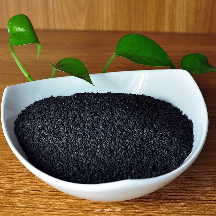 女人黑眼圈是什么原因引起的,50岁的女人黑眼圈严重怎么办