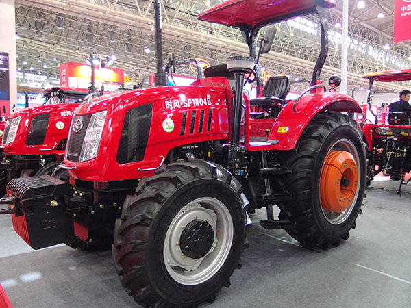 十万左右拖拉机,1404拖拉机优缺点