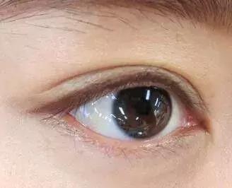 日本妹子总结：选对眼线笔，让你的眼睛大一圈！