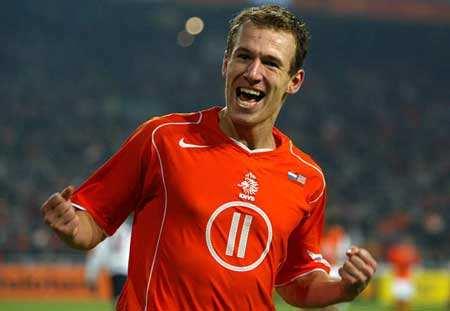 c罗成名之战欧洲杯,2004年欧洲杯鲁尼和c罗