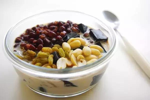 龟苓膏和凉粉和烧仙草味道的区别,烧仙草和龟苓膏和凉粉的区别在哪