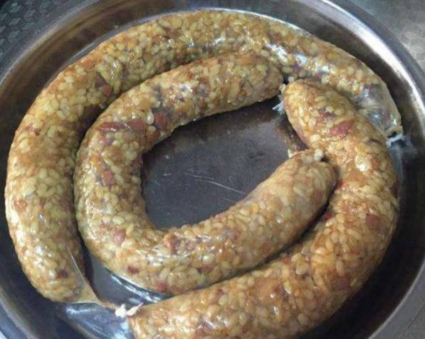 自制香肠10斤猪肉可以出多少香肠,自制香肠为什么肉又硬又柴