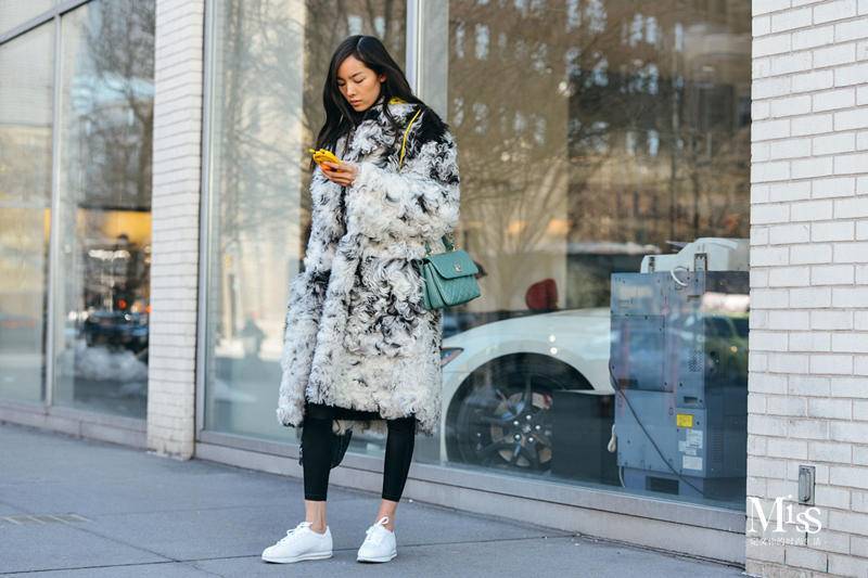 没有男朋友要有保暖的外套,天冷了来选一件温暖皮草