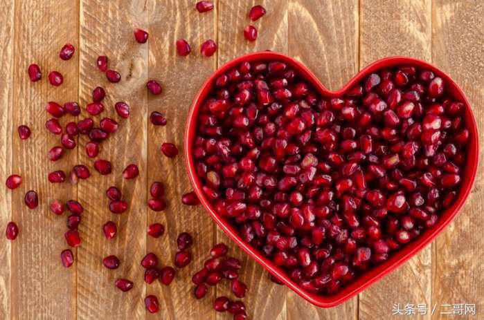 如何挑选好石榴小妙招,购买石榴挑选什么样的好吃
