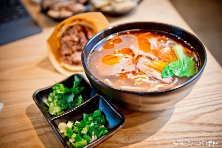 继煎饼后又一小吃出走国门，驴肉火烧米兰开店竟获千万投资！