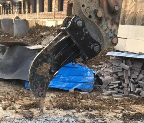 90后创业路上的小伙,90后挖机老板的一天