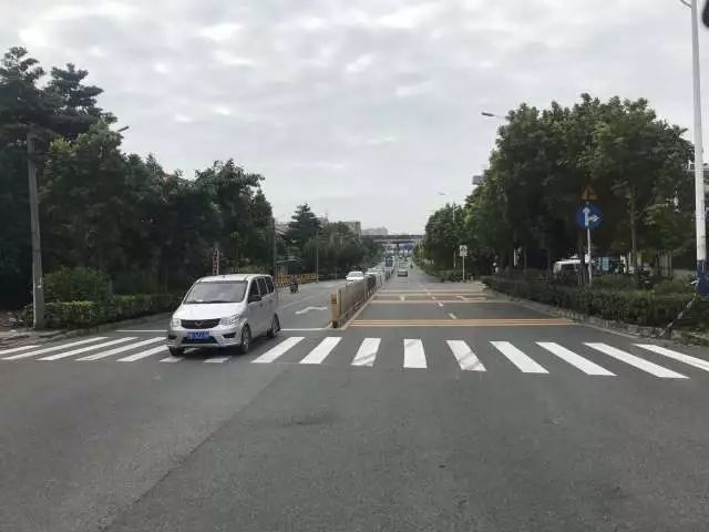 孩子安全问题家长一定要重视,校园周边的交通安全隐患谁负责