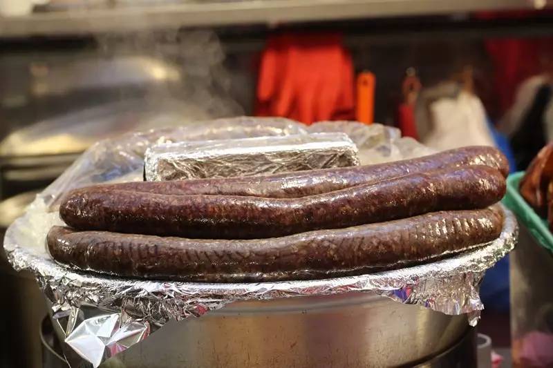 这里可能是唯一能够满足你吃到巨无霸海鲜和偶遇Runningman的地方了！