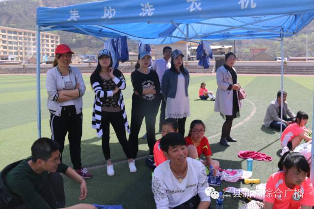 全县校园足球比赛,阳光体育快乐足球操