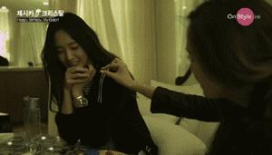 韩国郑氏姐妹,jessicakrystal郑氏姐妹机场look