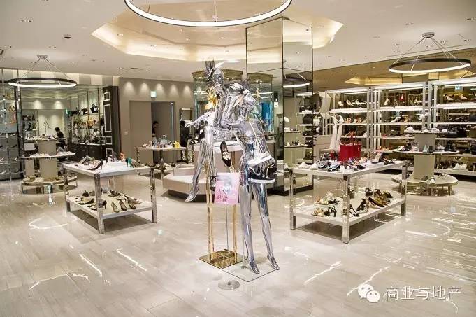 海外爆买族正激活日本，东京银座为此开出了最大商业体和最大免税店。。。