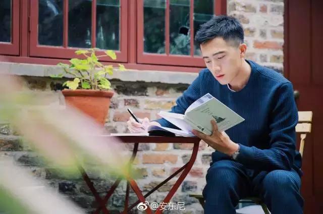 作家安东尼：80㎡破旧老公房，华丽逆转成精致温暖的家