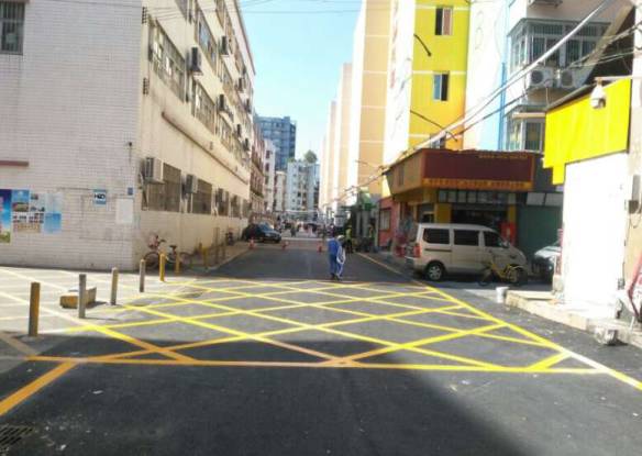 孩子安全问题家长一定要重视,校园周边的交通安全隐患谁负责