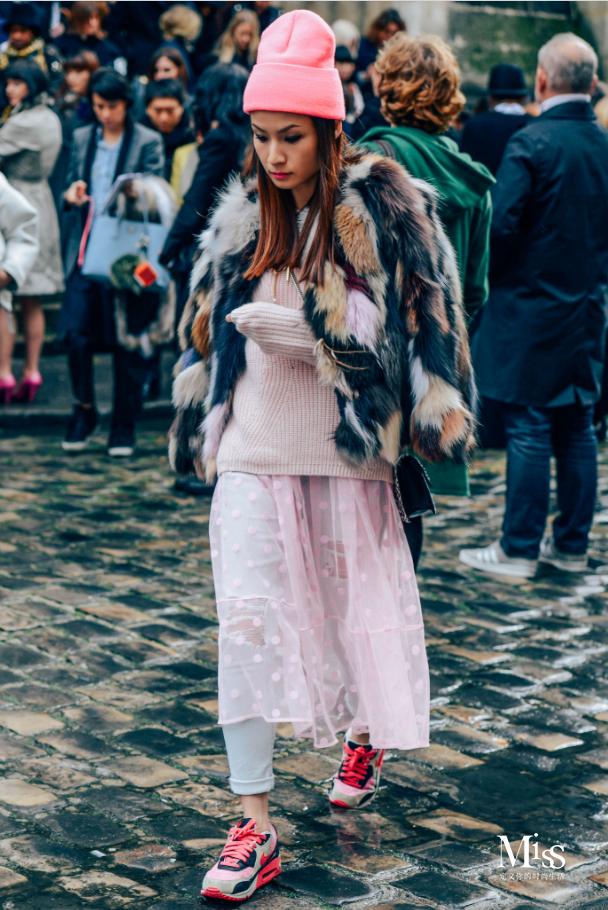 没有男朋友要有保暖的外套,天冷了来选一件温暖皮草