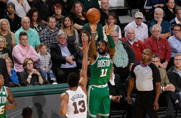 欧文换手拉杆上篮,欧文变向字母哥