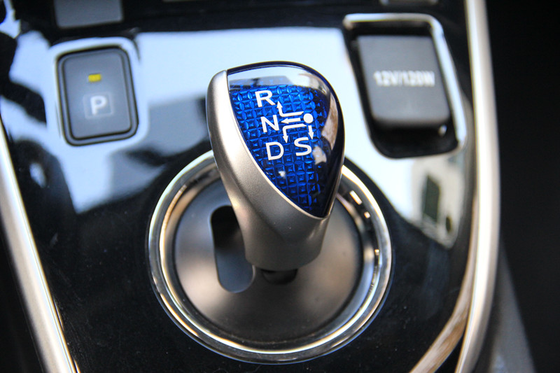 开了60万公里雷凌双擎,开了一天车油表不动