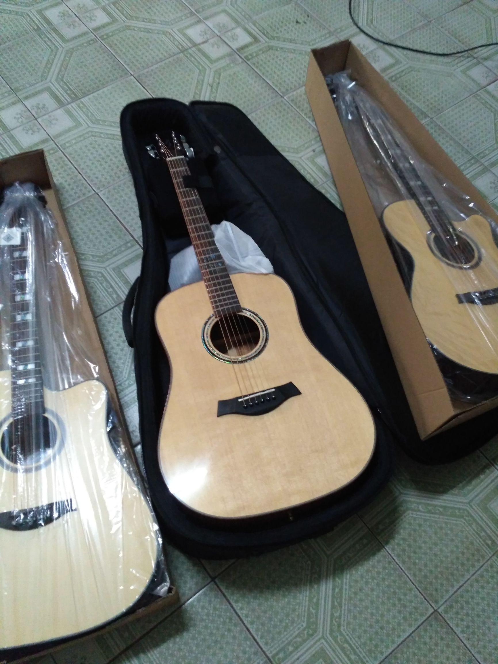 新手吉他购买推荐单板还是合板,购买吉他如何挑选